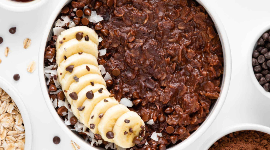 Nourishing oats & chocolate protein breakfast bowl